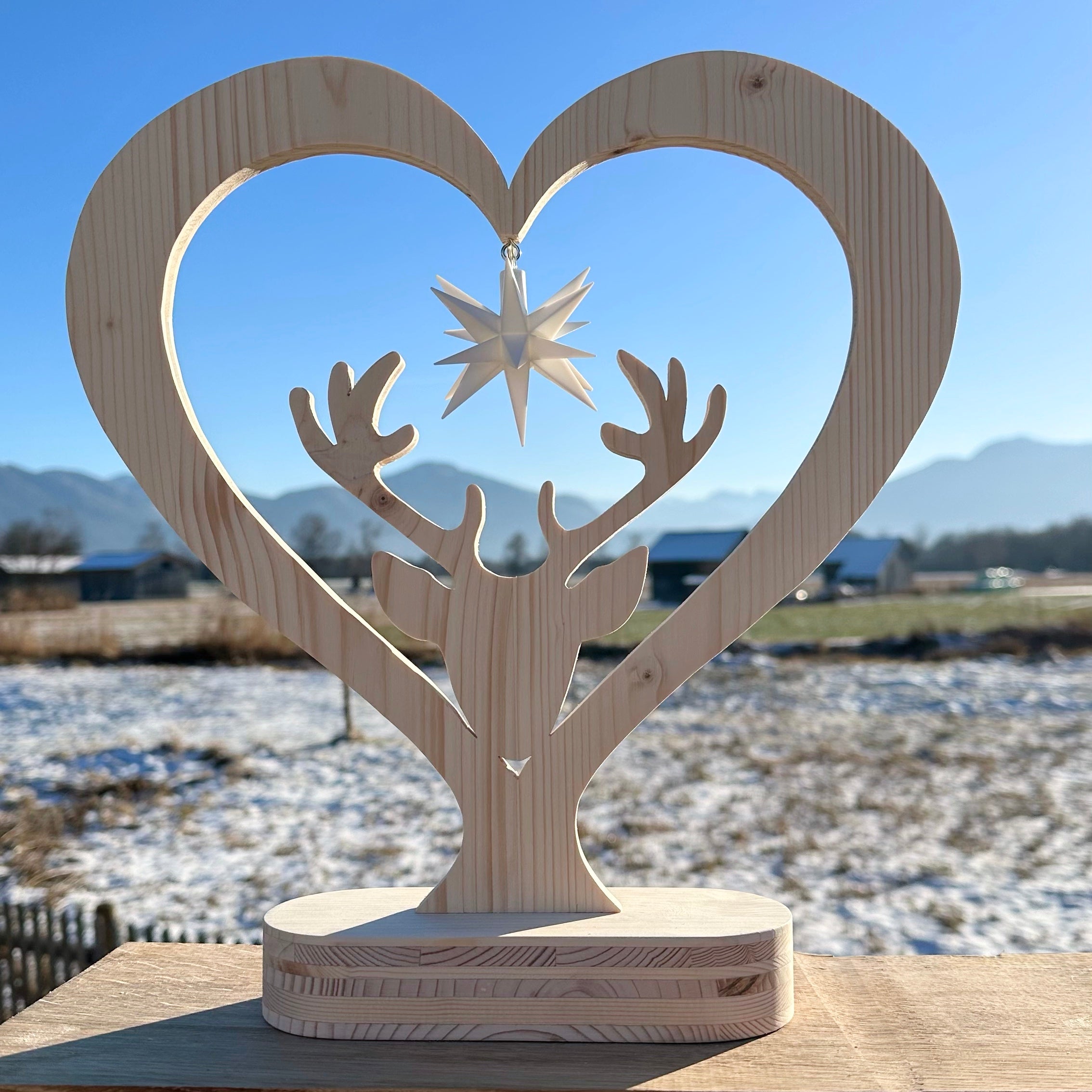 Holz-Herz mit Hirschkopf