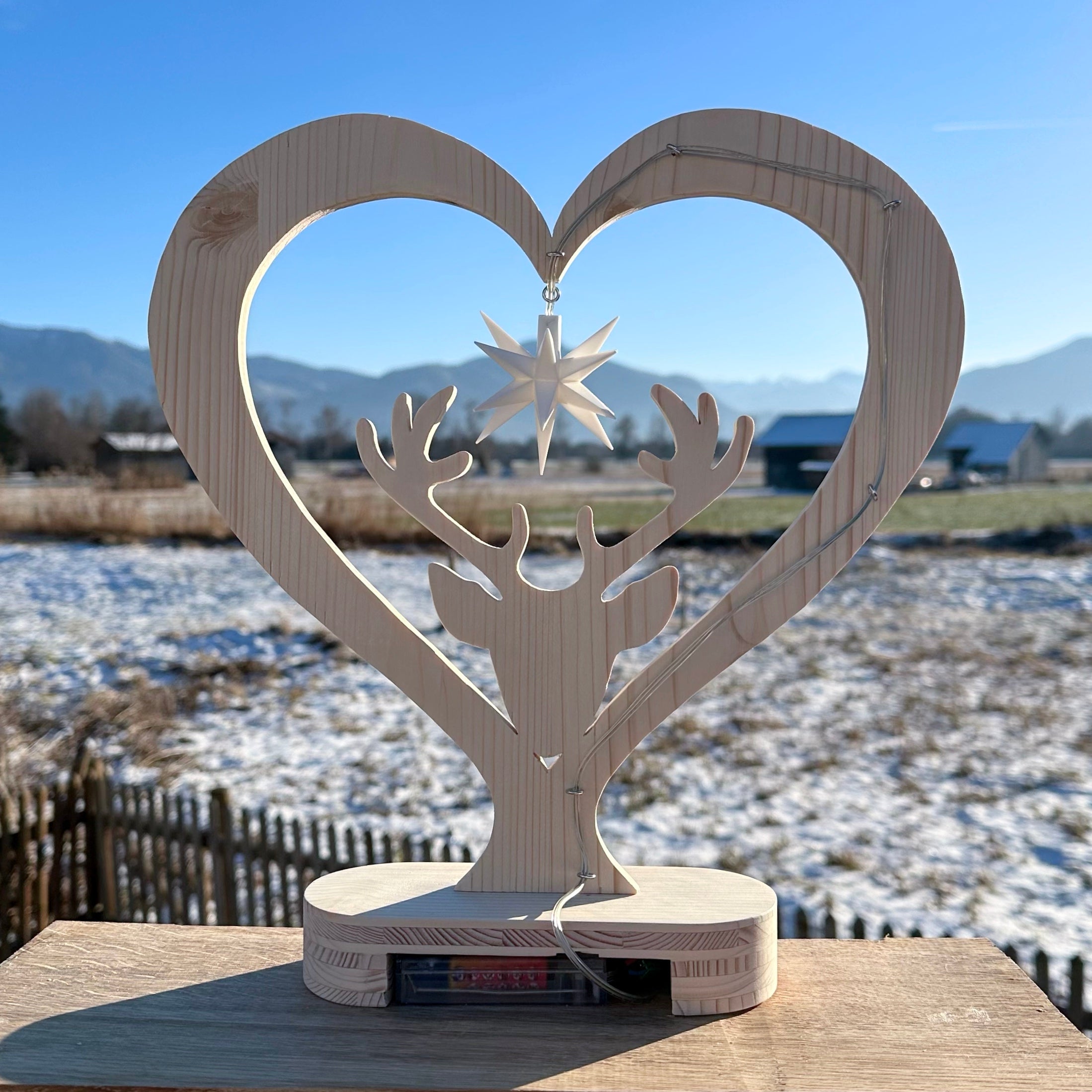 Holz-Herz mit Hirschkopf