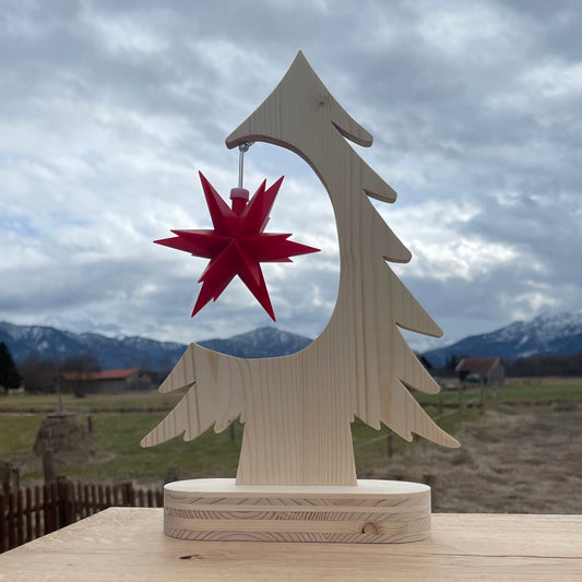 Holzbaum mit Vorbereitungen für Leuchtstern - Sterne in Holz